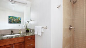 Poipu Kapili Resort #49 - Full Guest Bath - Parrish Kauai