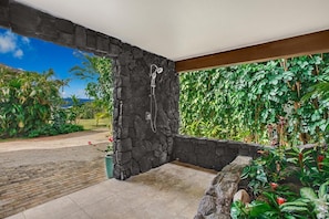 Kahele Kai outside shower - Kahele Kai outside shower to rinse that salt water and sand from your relaxing day at the beach.