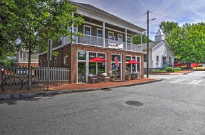 Come see what's in store for you at this awesome Atlanta vacation rental condo!