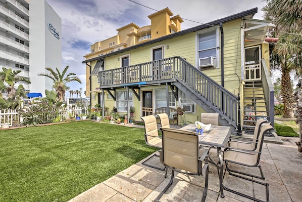 For your Sunshine State getaway, book this 2-bedroom, 1-bath vacation rental.