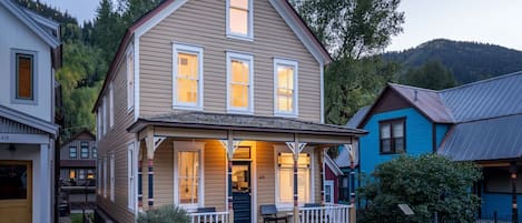 The Finn Town Flats Glow! The perfect summer retreat and only a half-block to the gondola and a half-block from the Main Street in Telluride.