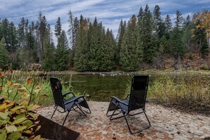 Your own private sandy and swimmable spot on the river