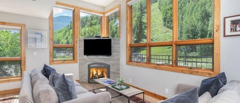 Kick your heels up on the sofa in front of the fire, or just enjoy the incredible views of the surrounding ski area & mountains.