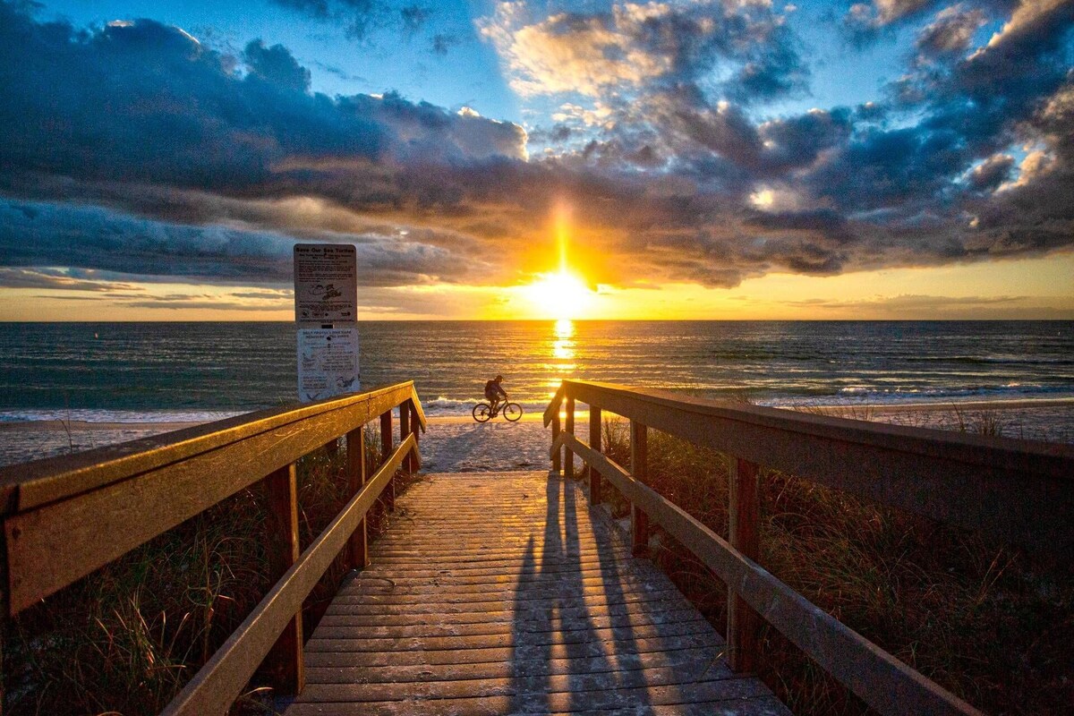 The Best View in the Building!  Waterfront Resort in the Heart of Madeira Beach.