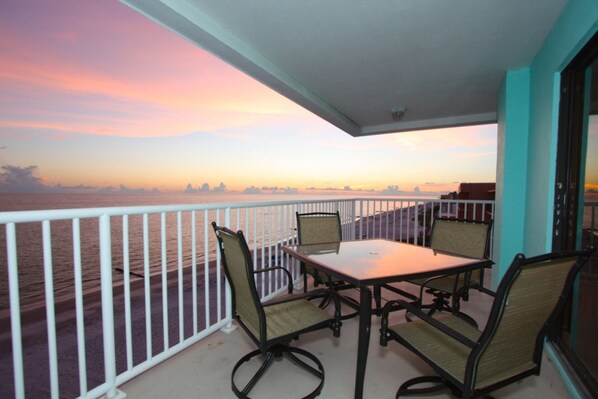 Gorgeous top floor, corner unit, private balcony to watch the sunset and dolphins play