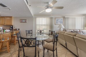 Beach Place 305 Dining Area