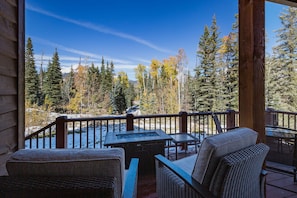 Gas Fire Pit and views of Engineer Mountain