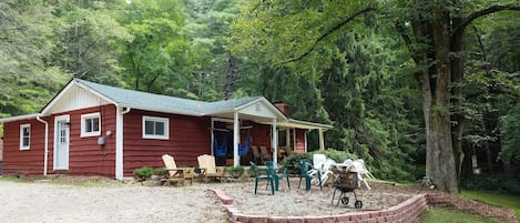 Asheville Vacation Rental | 3BR | 2BA | 1,600 Sq Ft | Steps Required