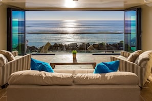 Unobstructed Ocean Views through Panoramic Doors