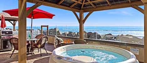 Hot Tub by the Cool Sea