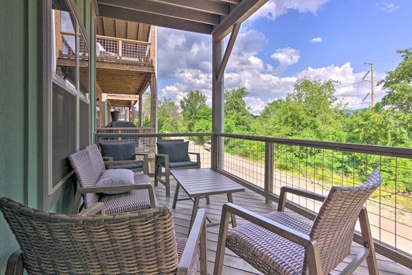 Asheville Vacation Rental | 3BR | 2.5BA | 1,600 Sq Ft | Steps Required