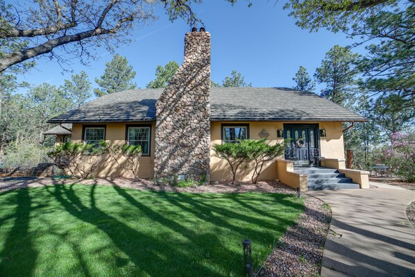 Colorado Springs Vacation Rental | 4BR | 4BA |  3,500 Sq Ft | Stairs Required