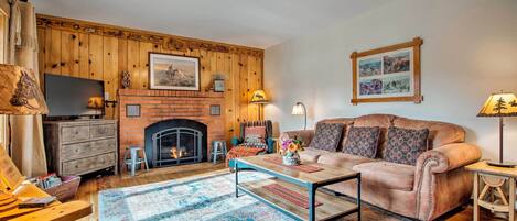 Estes Park Vacation Rental | 3BR | 1BA | 900 Sq Ft | 1 Step for Entry