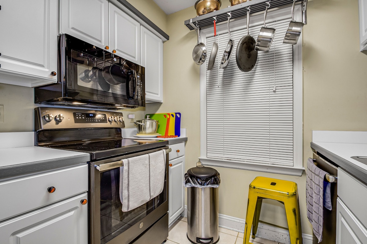 Sweet unit in Pawleys Plantation close to golf/shopping & more! Unit 179-1