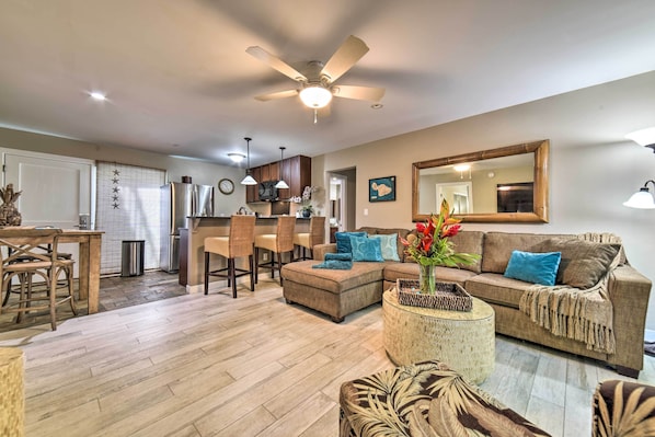 Lahaina Vacation Rental | 2BR | 2BA | 848 Sq Ft | 1 Step Required to Enter