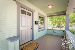 Visit Paso Robles and stay at our quaint Bungalow, centrally loc