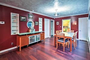 Dining Space | Dishware/Flatware