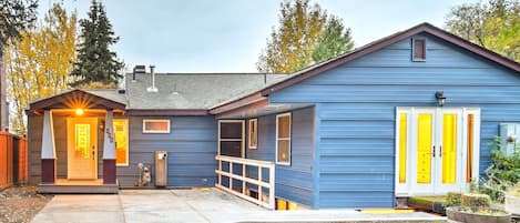 Anchorage Vacation Rental | 3BR | 3BA | 2,600 Sq Ft | 1 Step for Entry