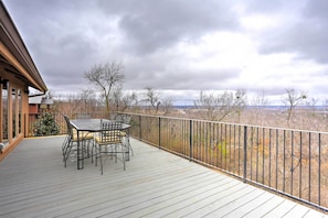 Private Deck | 900 Sq Ft