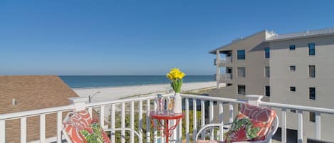Clearwater Beach Vacation Rental | 7BR | 3BA | 3,050 Sq Ft | Step-Free Entry