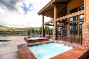 Community Amenities | Seasonal Outdoor Hot Tubs