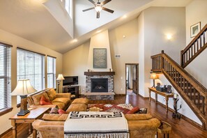 Living Room | Free WiFi | Smart TV