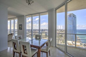 Marvel at the coastline from the dinning room table.