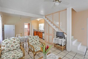 Living Room | Ceiling Fan | Flat-Screen TV w/ Cable | No WiFi