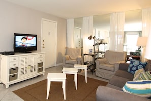 Living room area with flatscreen TV