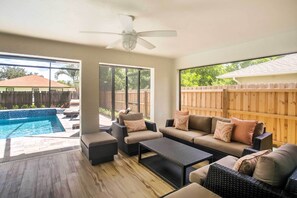 Screened-in Porch