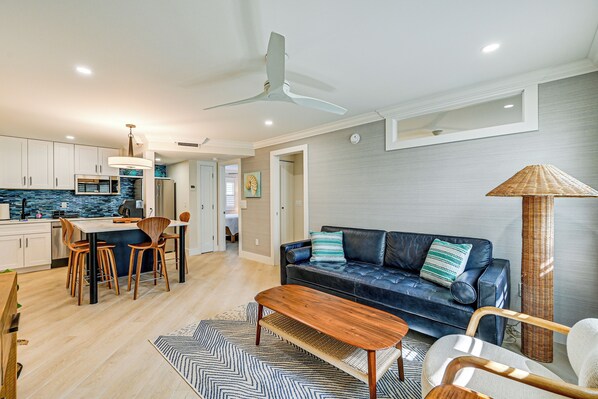 Naples Vacation Rental | 2BR | 2BA | 700 Sq Ft | Step-Free Access