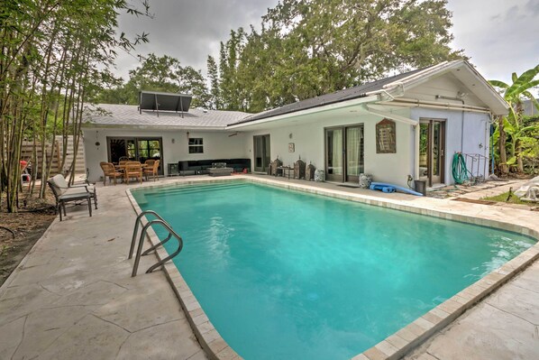 Sarasota Vacation Rental | 2BR | 2BA | 1,208 Sq Ft | 1 Step to Enter