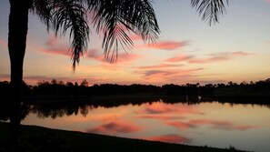 VY693-16B - Enjoy a spectacular sunrise from your living & lanai!