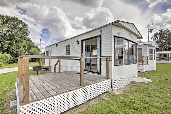 Explore Central Florida from this 1-bedroom, 1-bathroom vacation rental cabin.