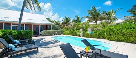 Say "hello!" to Cayman Dream! Bring your nice shades and lounge the day away by the pool under the sweet Cayman sunshine.