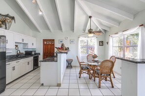 Dining Table | Dishware Provided