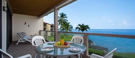 Spacious Lanai with beautiful ocean views!