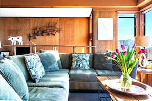 Cozy seating area to watch those stunning Sunsets