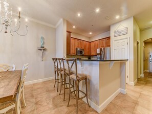 Breakfast Bar - Seating for Three