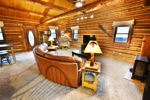 Spacious Living Area - Spacious Living Area