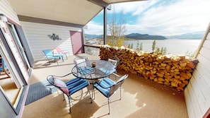 Huge Covered Deck - Huge Covered Deck