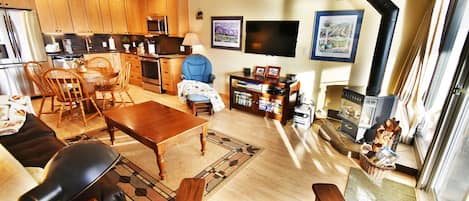 Living Area with Flatscreen, Gas Fireplace - Living Area with Flatscreen, Gas Fireplace