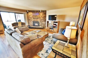 Living Room with Queen Sofabed - Living Room with Queen Sofabed