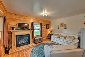 Living Room | Central Heating | Cable TVs | DVD Player
