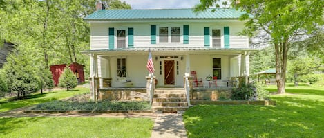 Marshall Vacation Rental | 4BR | 3BA | Stairs Required