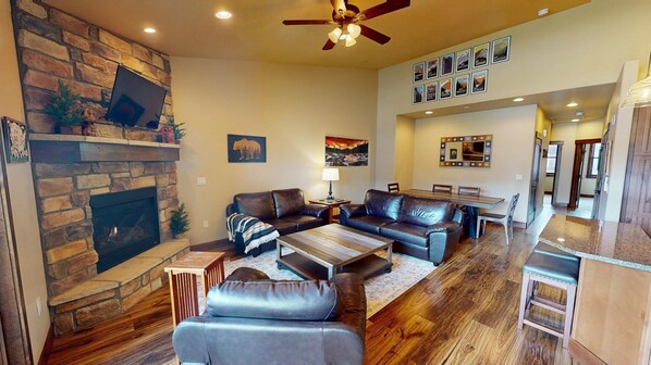 Spacious Living Area - Spacious Living Area