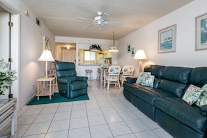 The perfect Florida getaway - The ceiling fan will complement the fresh sea breeze, and the tiled floor will feel so cool and fresh underfoot after an afternoon spent collecting shells on the beach.