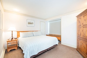 Flexible Cancellations – Corner Suite With King Bed and Full Kitchen