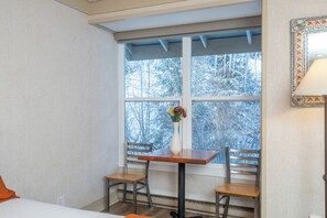 Mountain View Nook