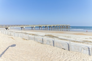 St. Augustine Pier - Chat with locals about their catch of the day or enjoy the warm Florida sun while listening to the waves.